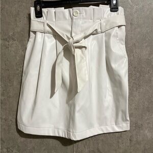 Kendall & Kylie White Pleated Skirt